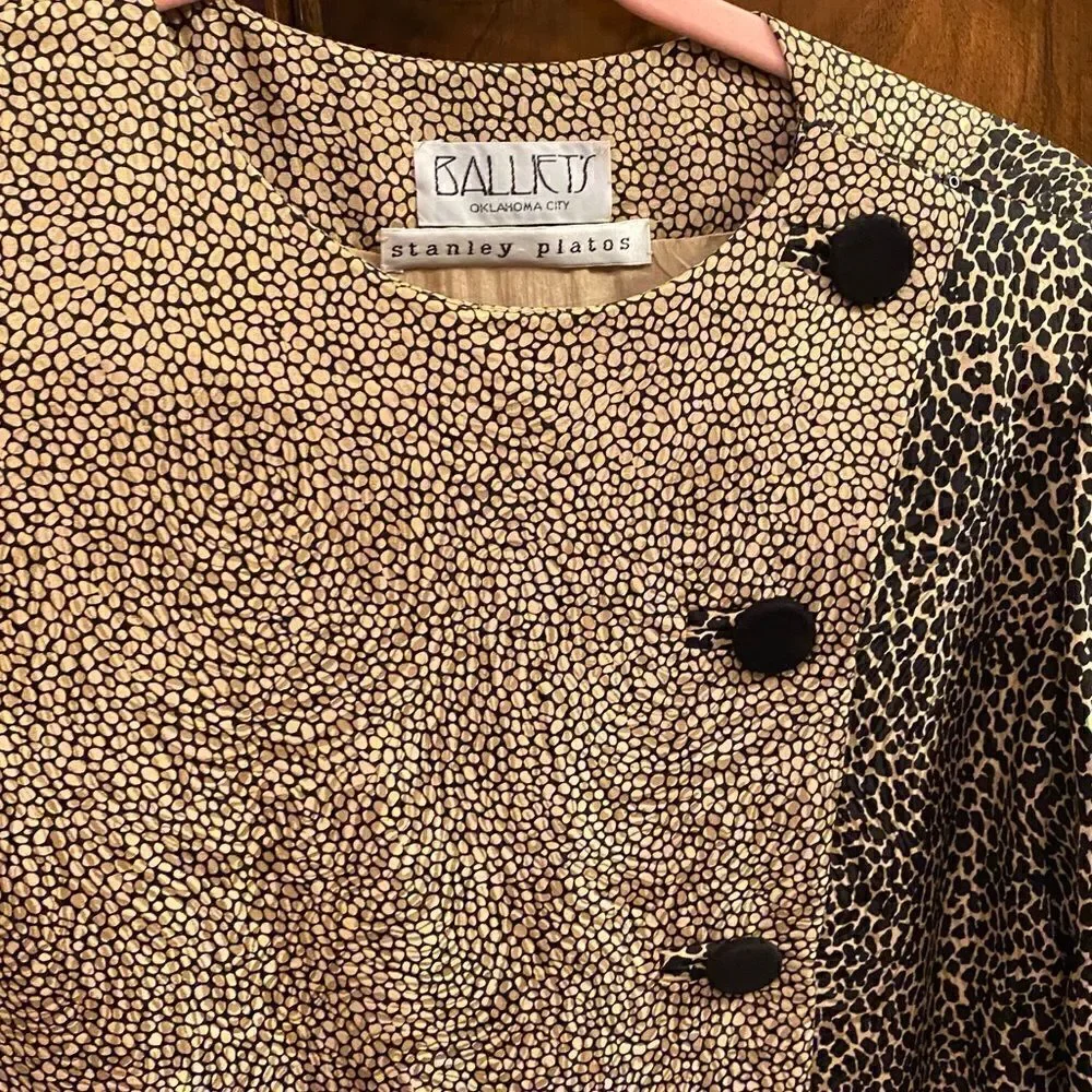 🐆 Unique animal print fabric from Balliet’s. Design by Stanley Platos sz 8
